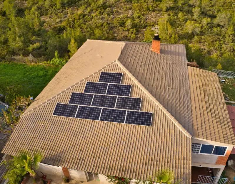 instalación placas solares en Girona hecha por Otovo