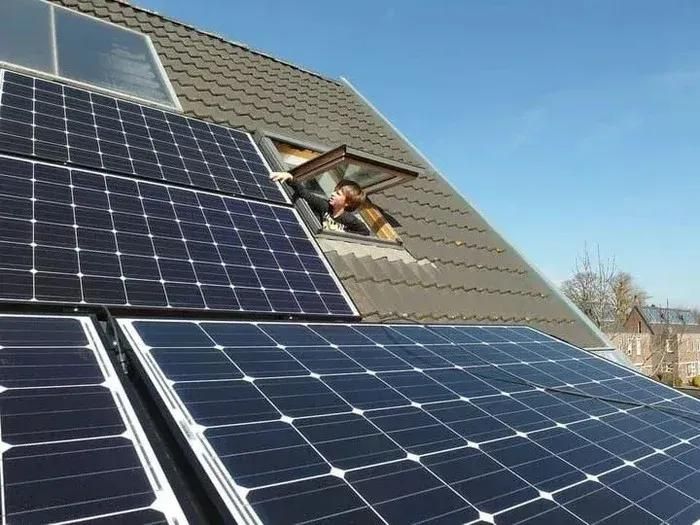 Casa con placas solares